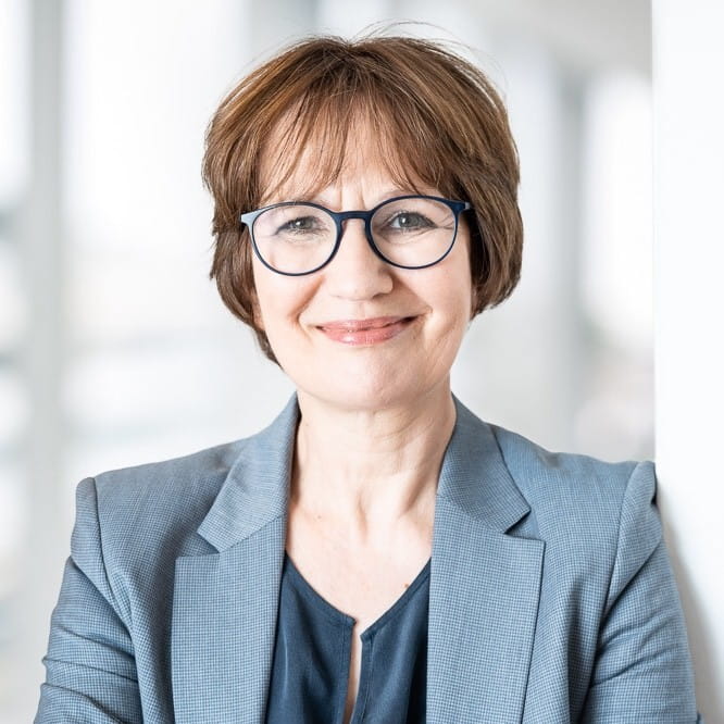 Katharina Roennpagel headshot